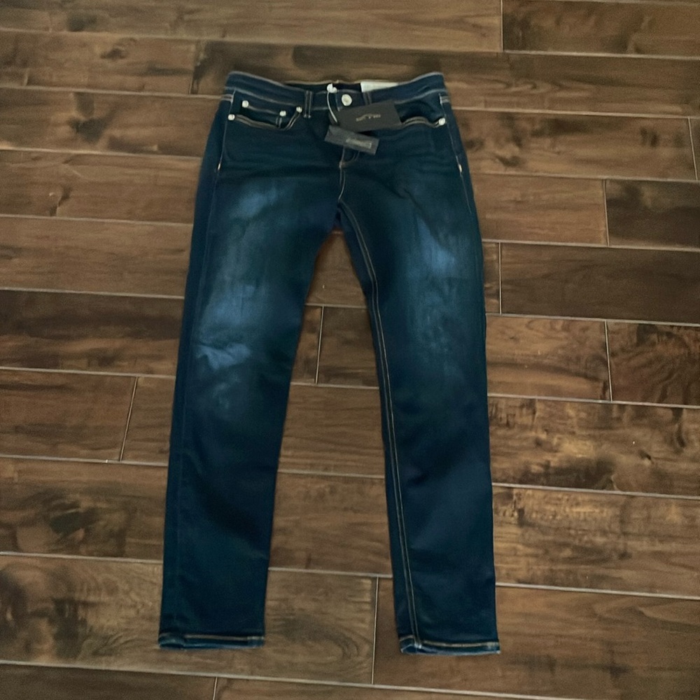 Rag & bone jeans skinny sz26 nwt stretchy and soft. Great with boots fall